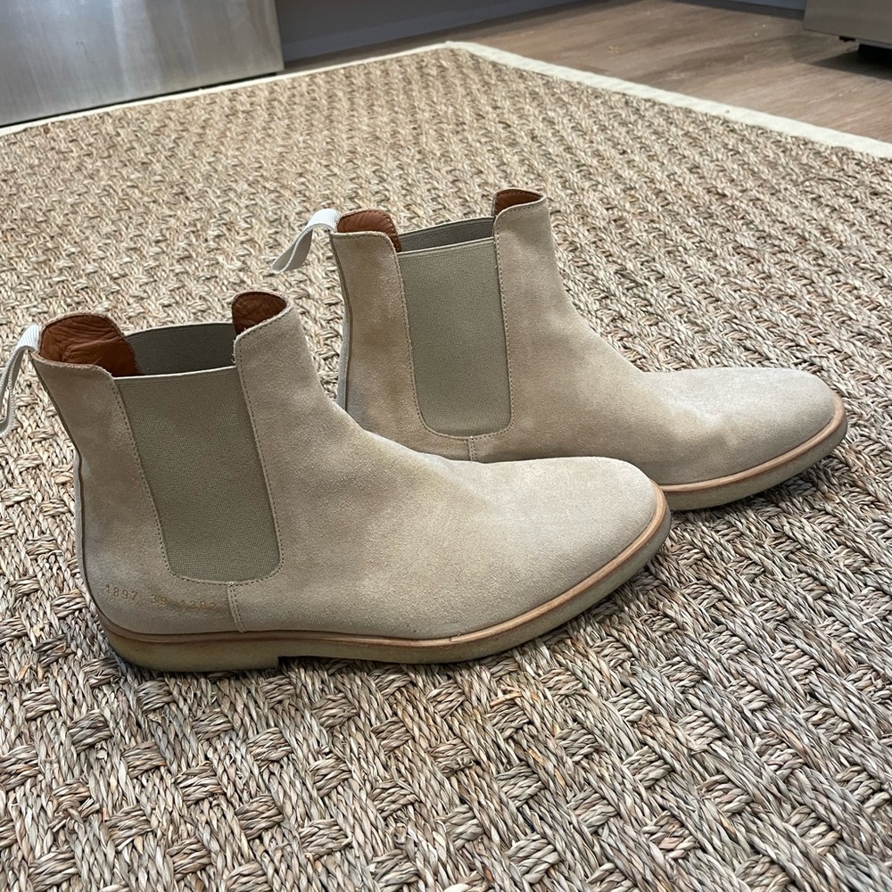 Common Projects Suede Chelsea Boots (desert sand)